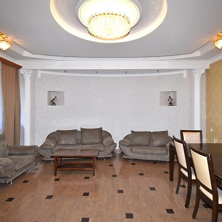 Armenak Apartment 5-Комнатная Ereván Exterior foto