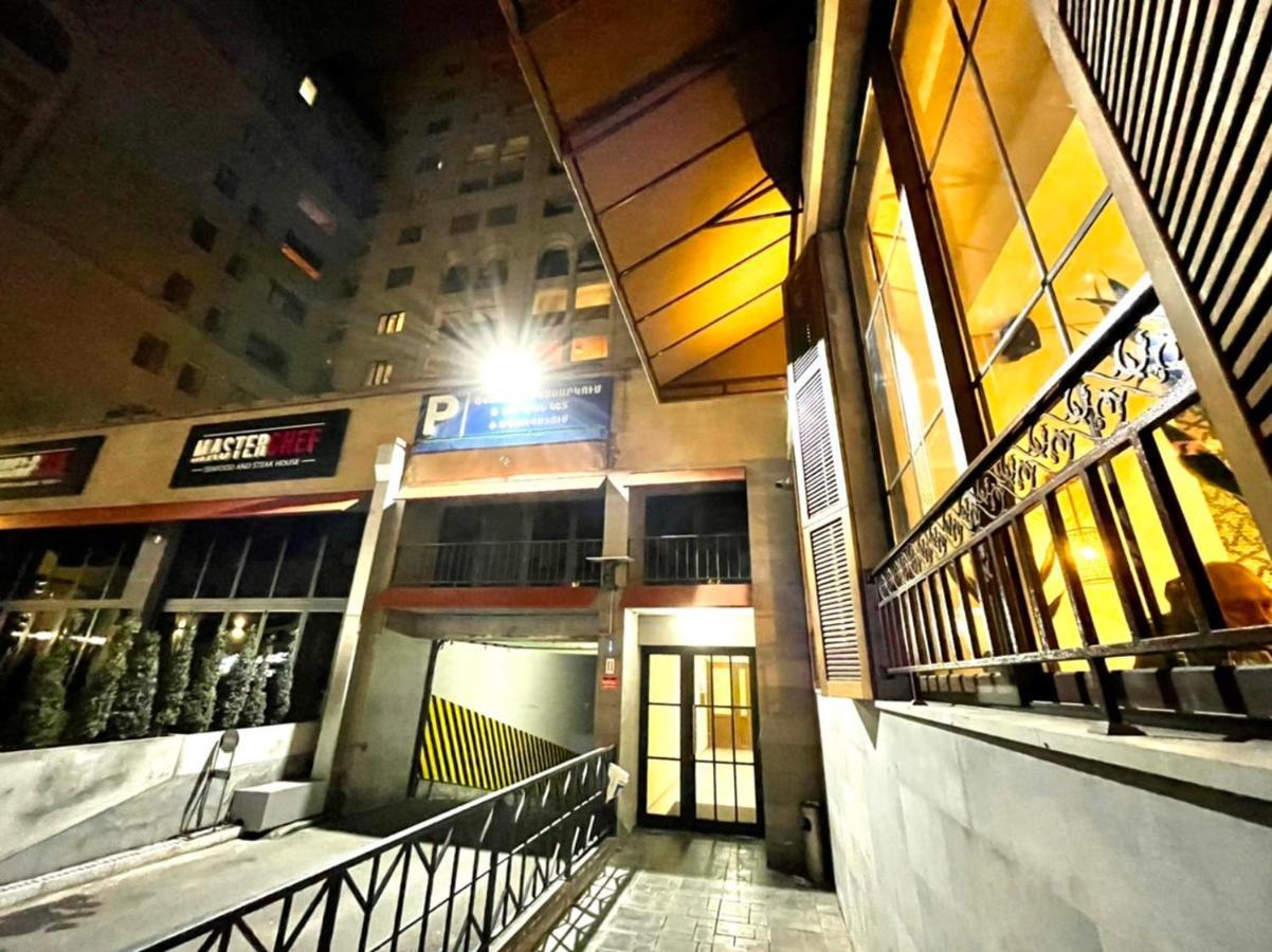 Armenak Apartment 5-Комнатная Ereván Exterior foto
