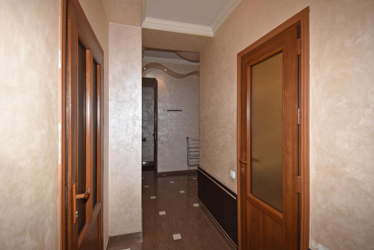 Armenak Apartment 5-Комнатная Ereván Exterior foto