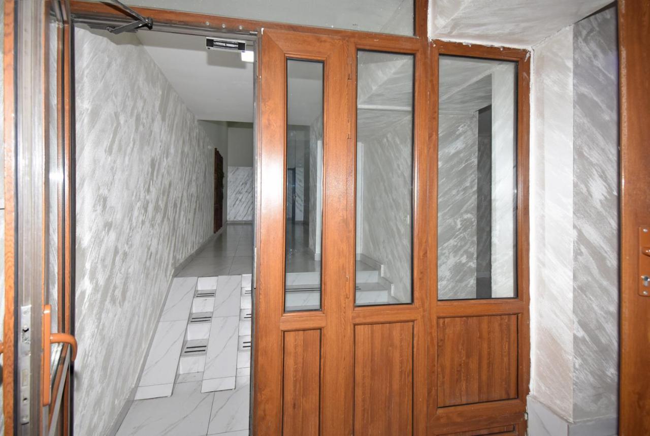 Armenak Apartment 5-Комнатная Ereván Exterior foto