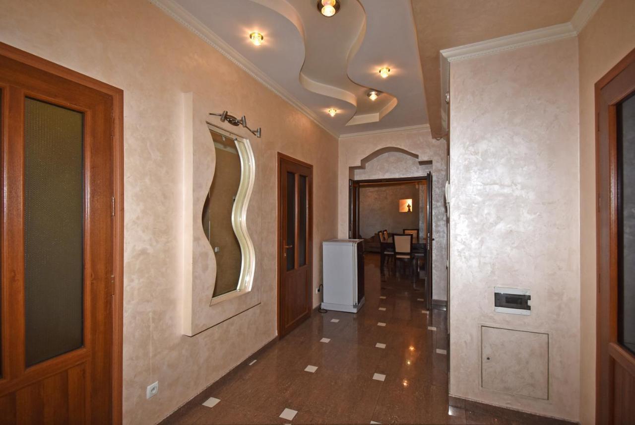 Armenak Apartment 5-Комнатная Ereván Exterior foto