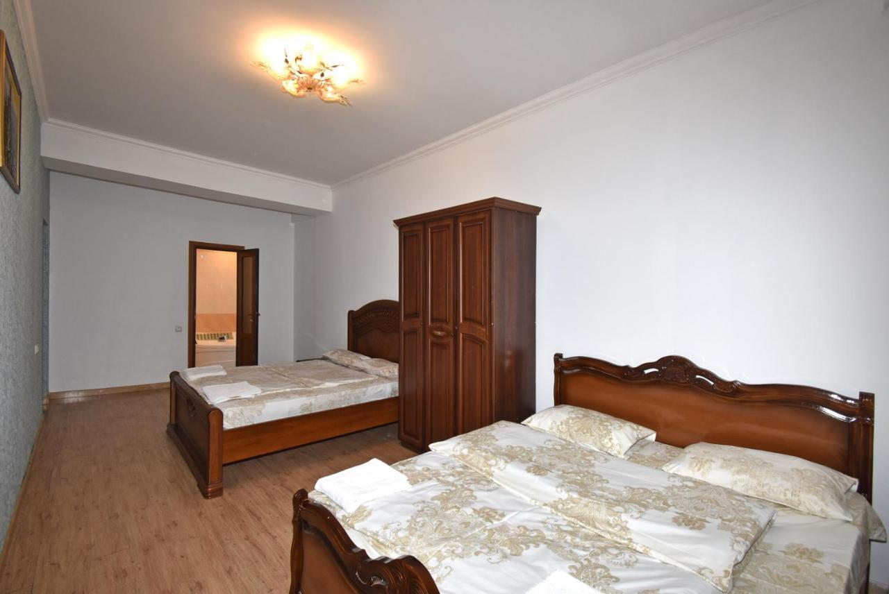 Armenak Apartment 5-Комнатная Ereván Exterior foto