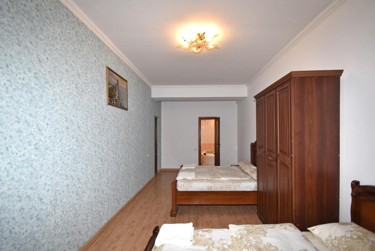 Armenak Apartment 5-Комнатная Ereván Exterior foto