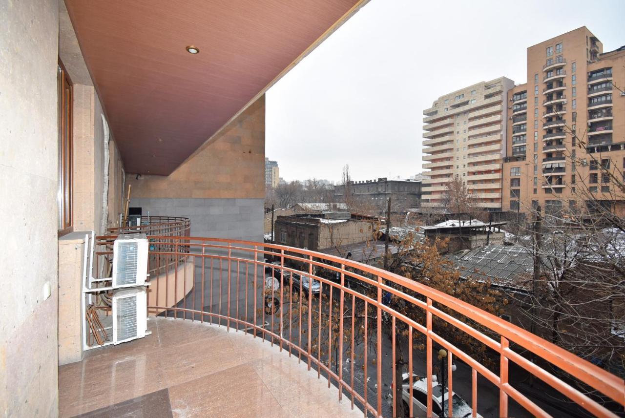 Armenak Apartment 5-Комнатная Ereván Exterior foto