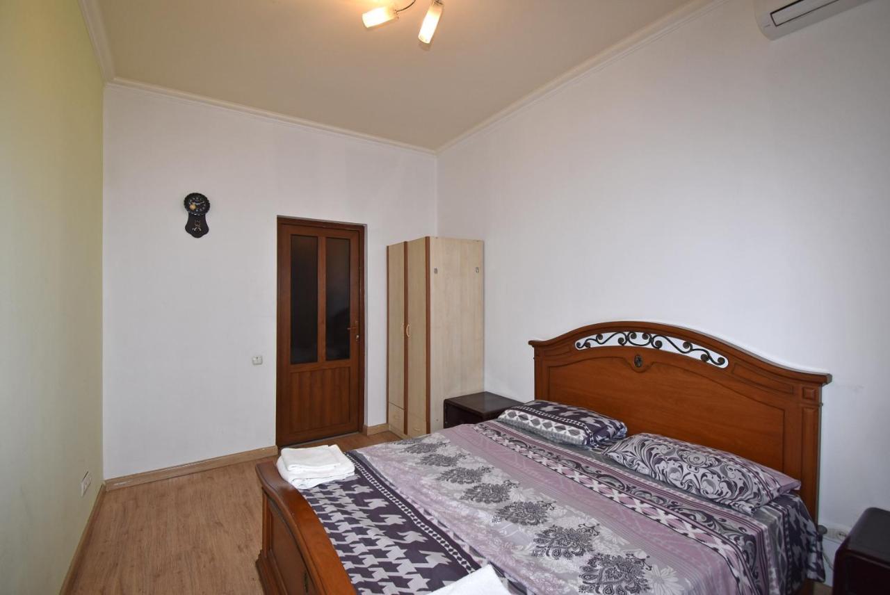 Armenak Apartment 5-Комнатная Ereván Exterior foto