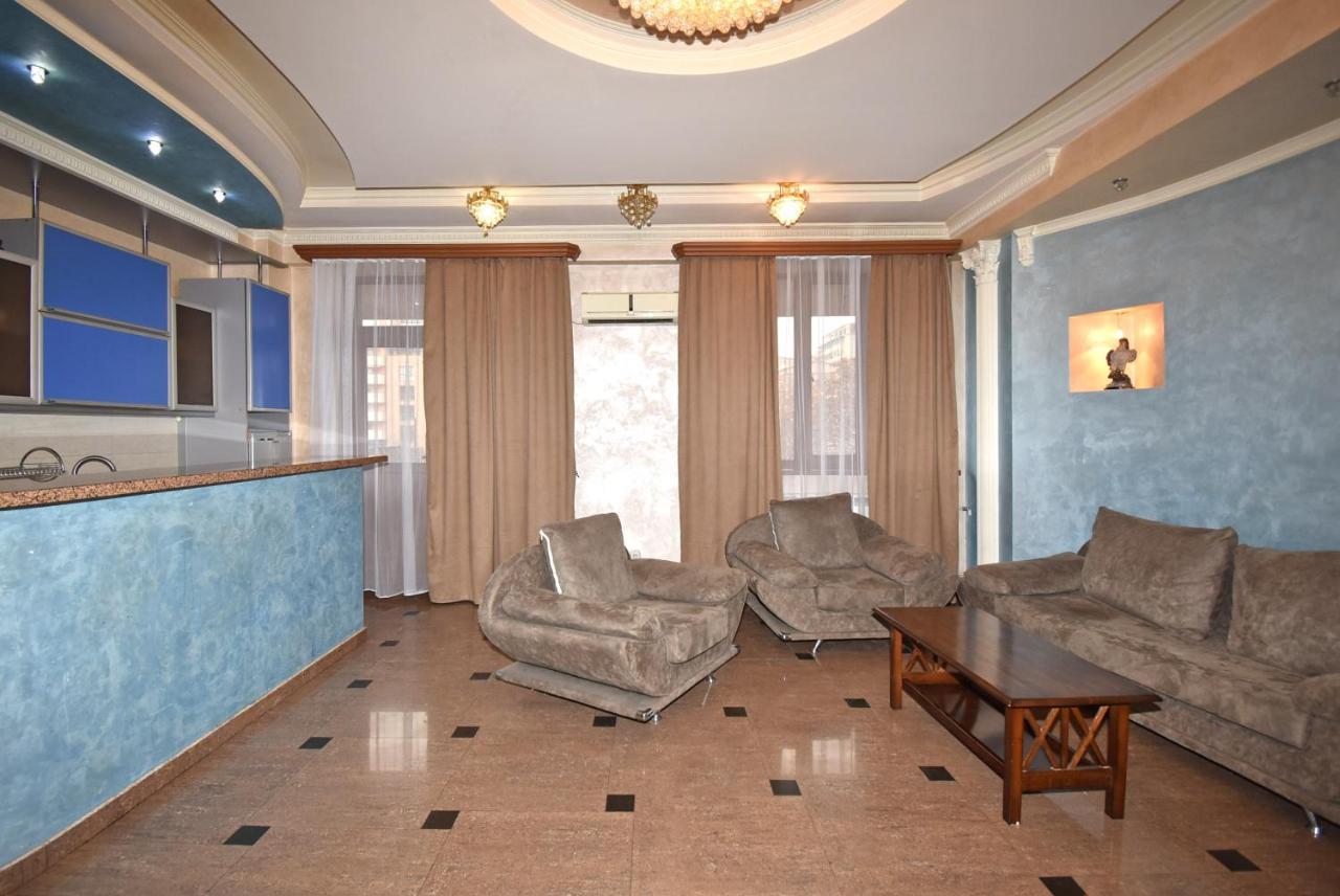 Armenak Apartment 5-Комнатная Ereván Exterior foto