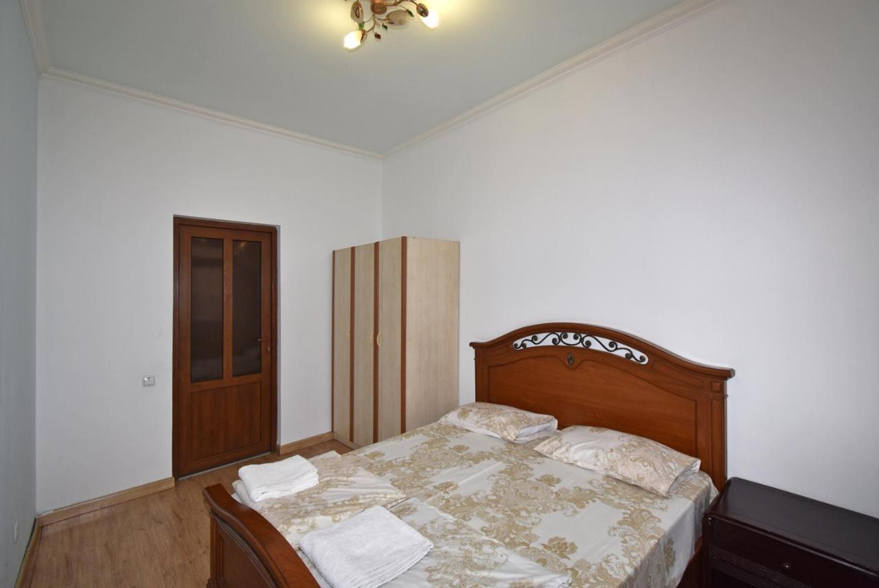 Armenak Apartment 5-Комнатная Ereván Exterior foto
