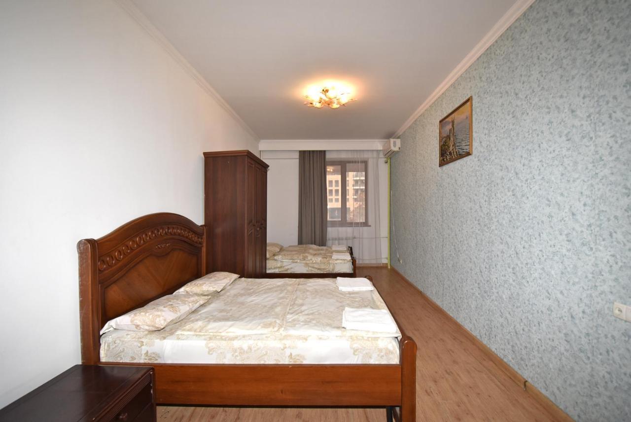 Armenak Apartment 5-Комнатная Ereván Exterior foto