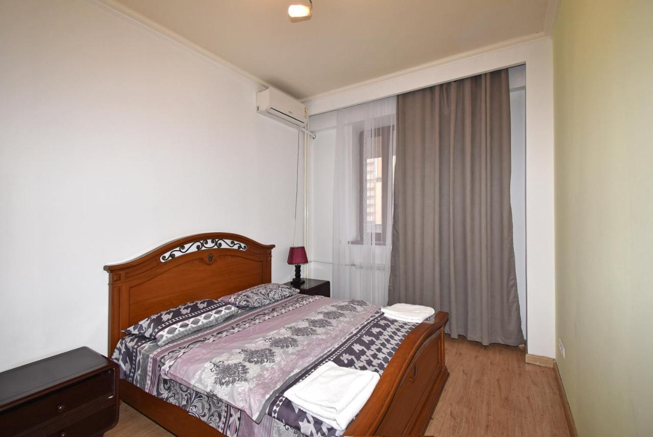 Armenak Apartment 5-Комнатная Ereván Exterior foto