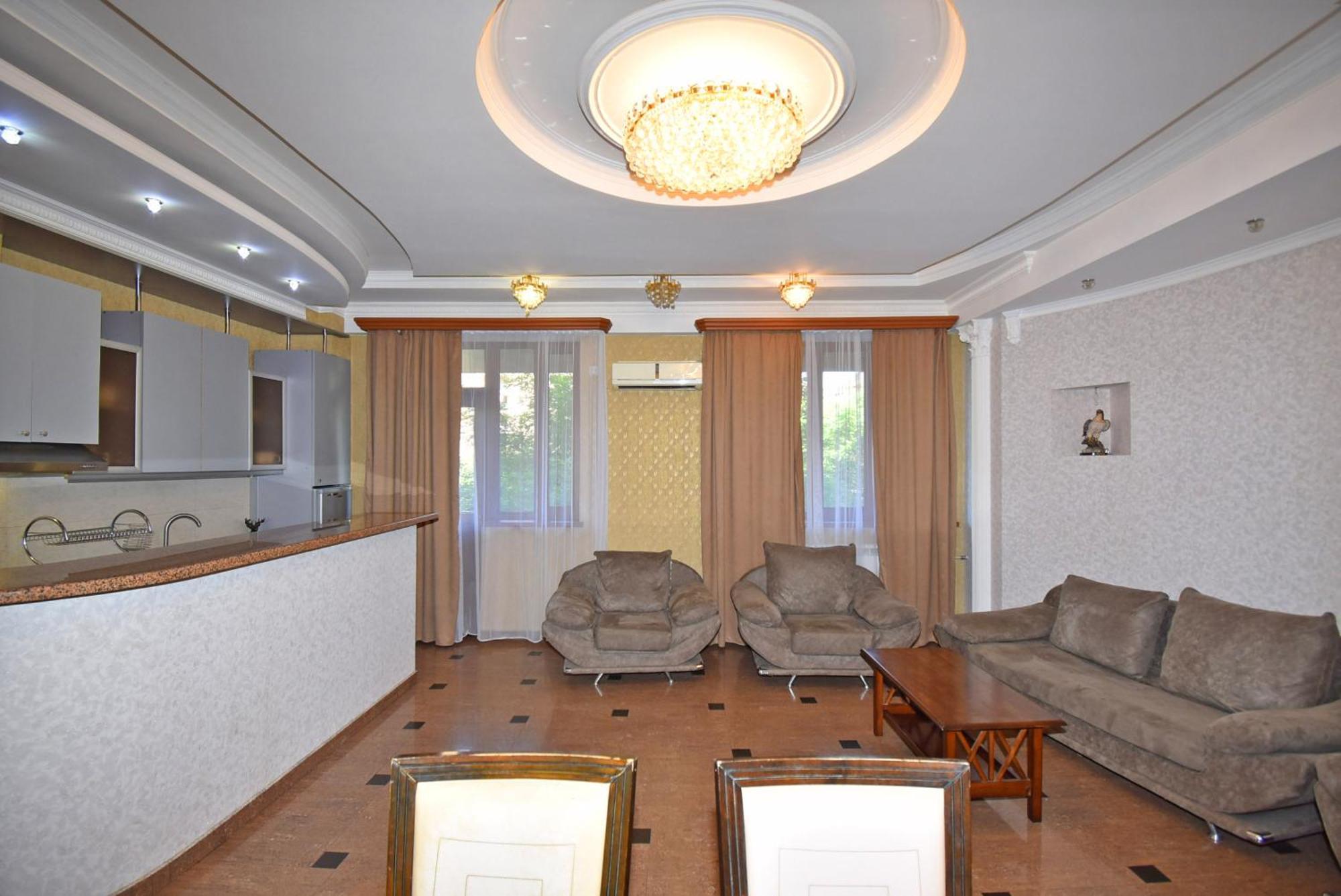 Armenak Apartment 5-Комнатная Ereván Exterior foto