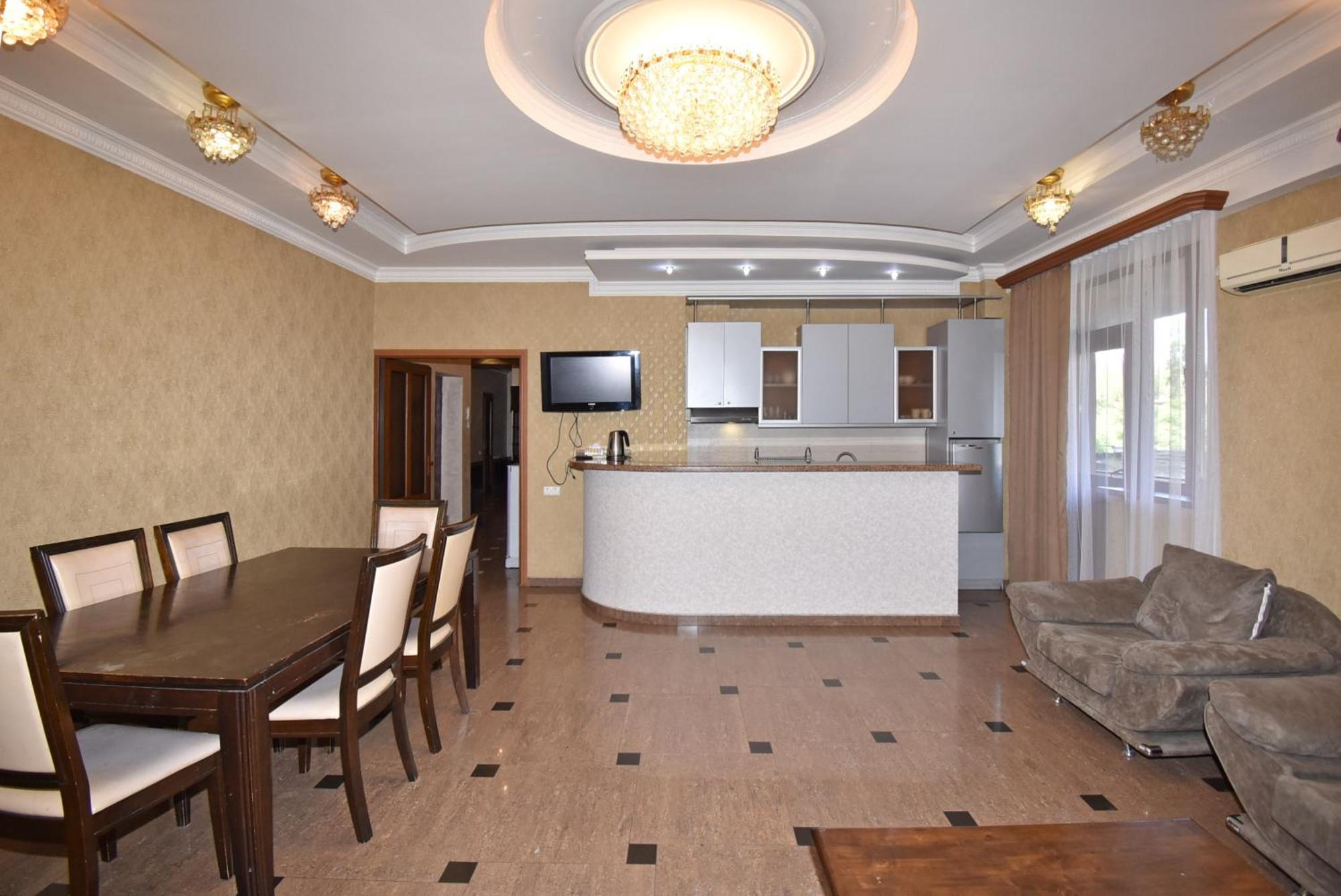 Armenak Apartment 5-Комнатная Ereván Exterior foto